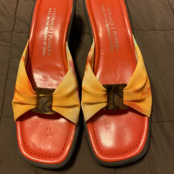 Donald J Pilner Tie Dye Orange&Yellow Mesh Sandals - Picture 1 of 4